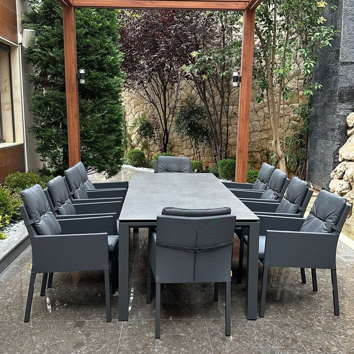 LIFE HOLLAND Concept Dining Table Lava Concrete Ceramic 260x100 LIFE HOLLAND Caribean Dining Chair LavaCarbon ST